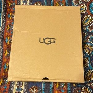 Ugh classic Cardy in Grey! Size 6 (Too Small)